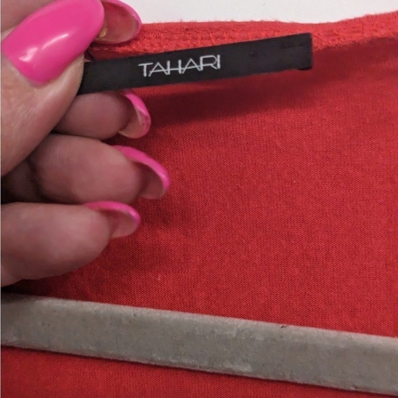Tahari Women’s red V-neck‎ blouse size large - Picture 2 of 8